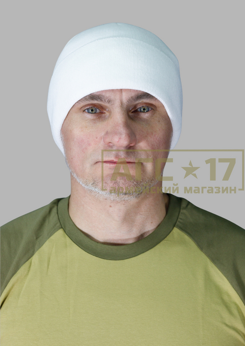 Фото Шапка вязаная белая на флисе